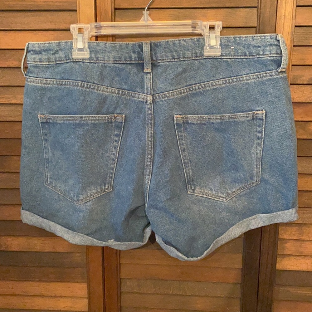 H&M Shorts - Picture 3 of 6